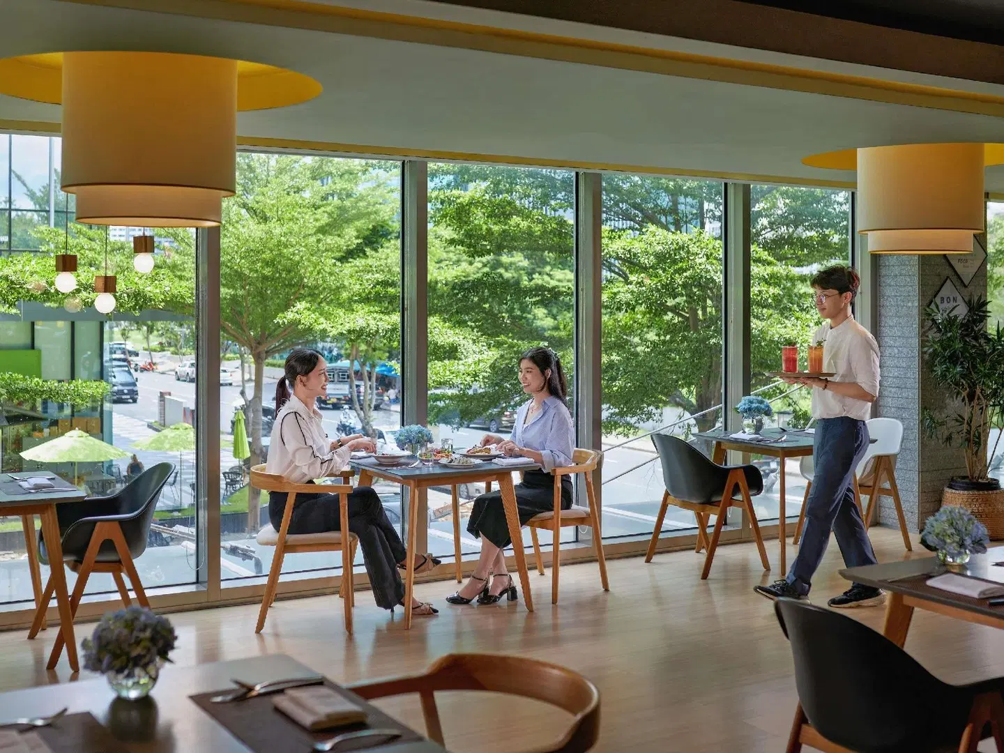 Novotel Living Saigon South Restaurant