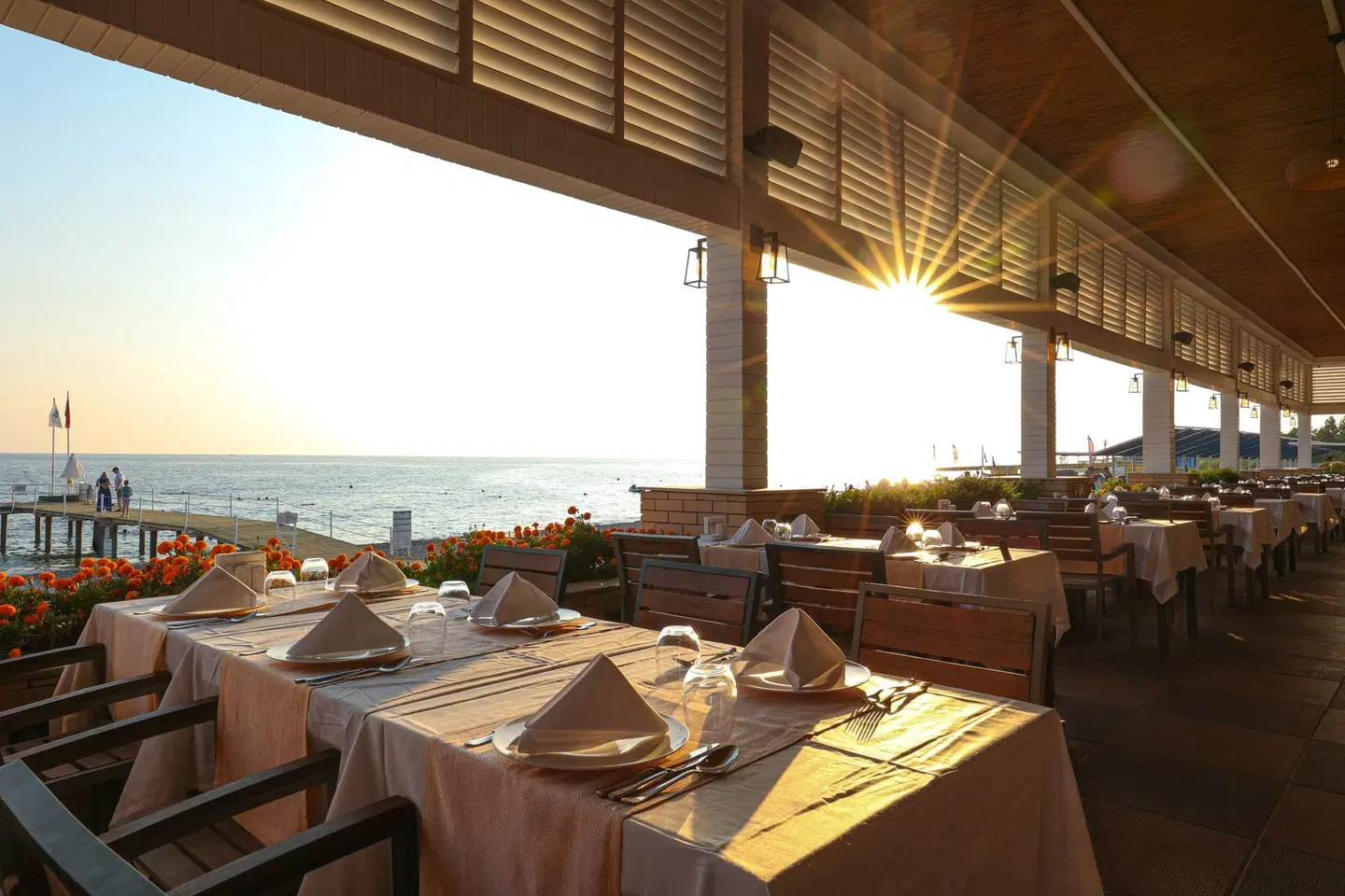 Crystal Admiral Aqua Collection Restaurant