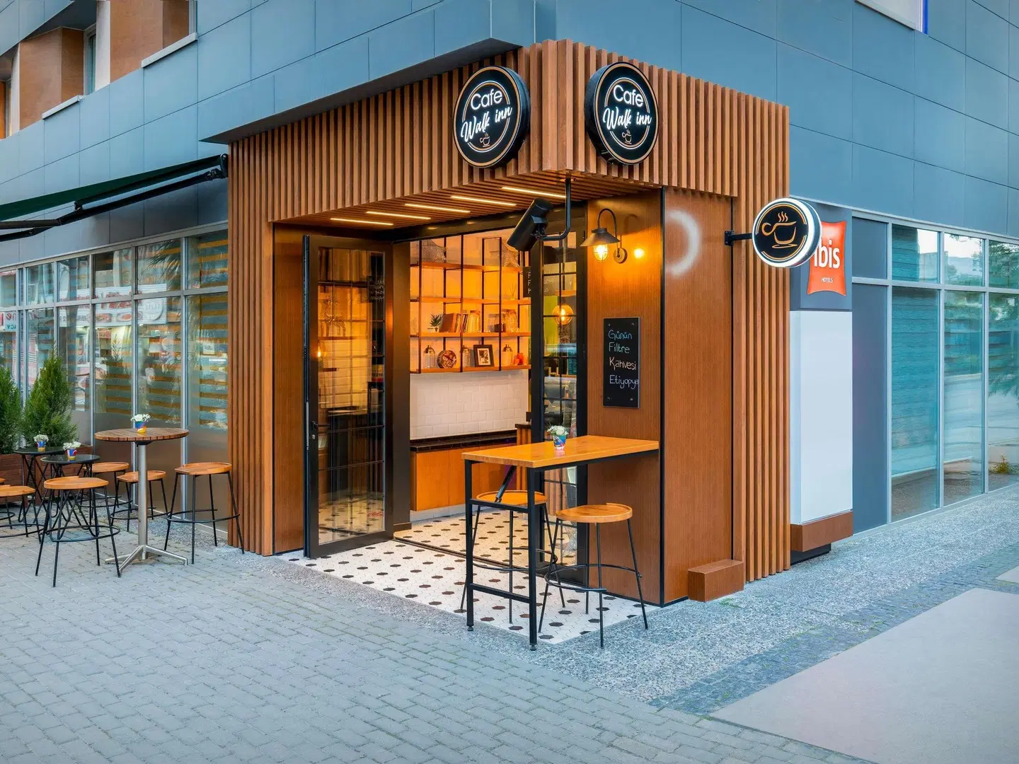 ibis Izmir Alsancak Bar