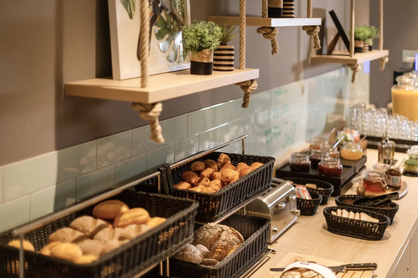 Holiday Inn - the niu, Crusoe Bremen Airport by IHG Restaurant