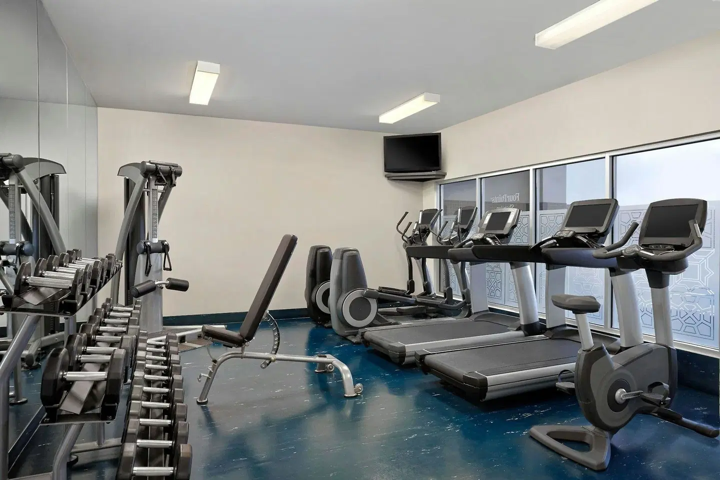 Four Points by Sheraton Hotel & Suites Calgary West SPORTS_AND_LEISURE