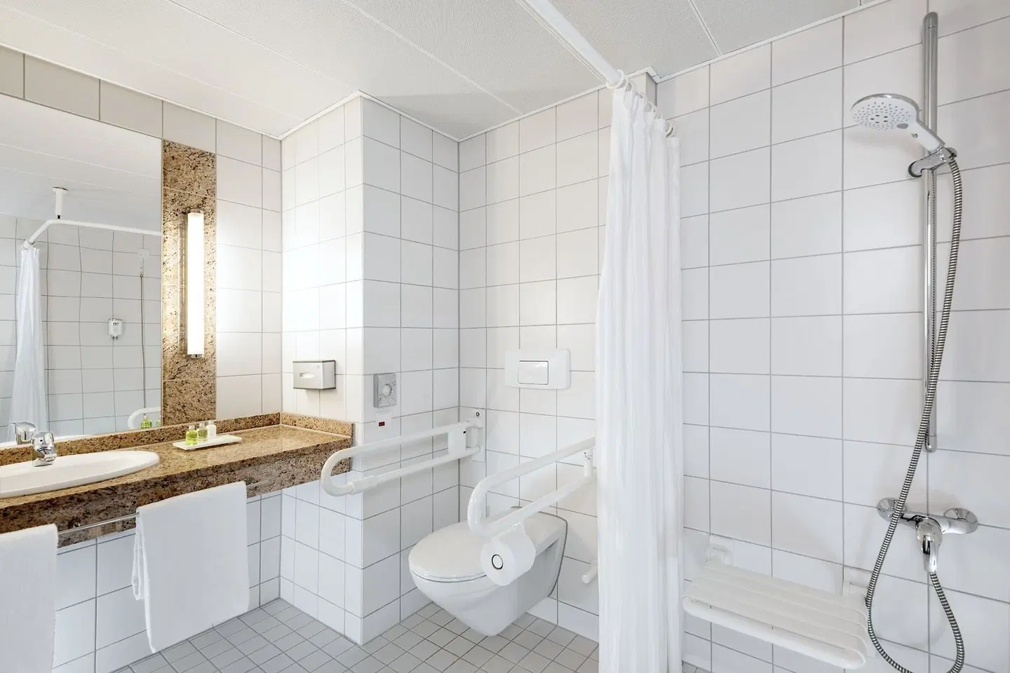 NH Düsseldorf City Nord Badezimmer