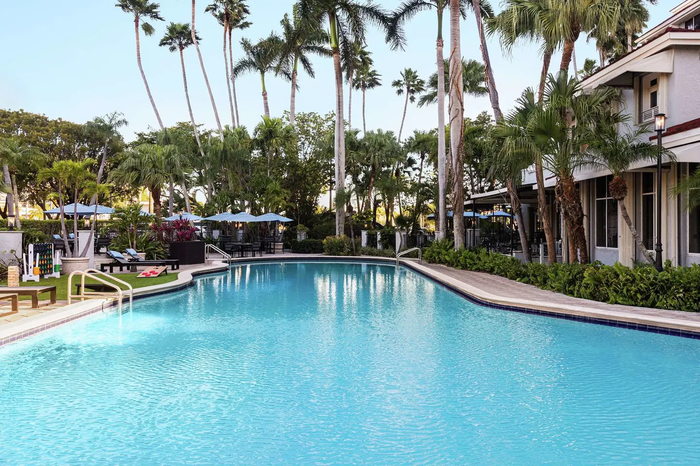 Embassy Suites by Hilton Fort Lauderdale - 17th Street OUTDOOR_POOL