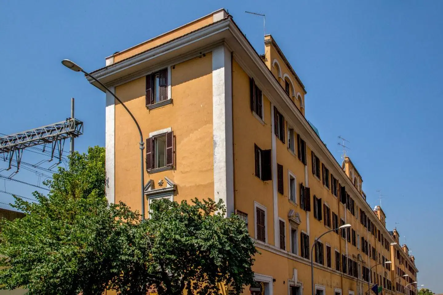 Crossroad Hotel EXTERIOR