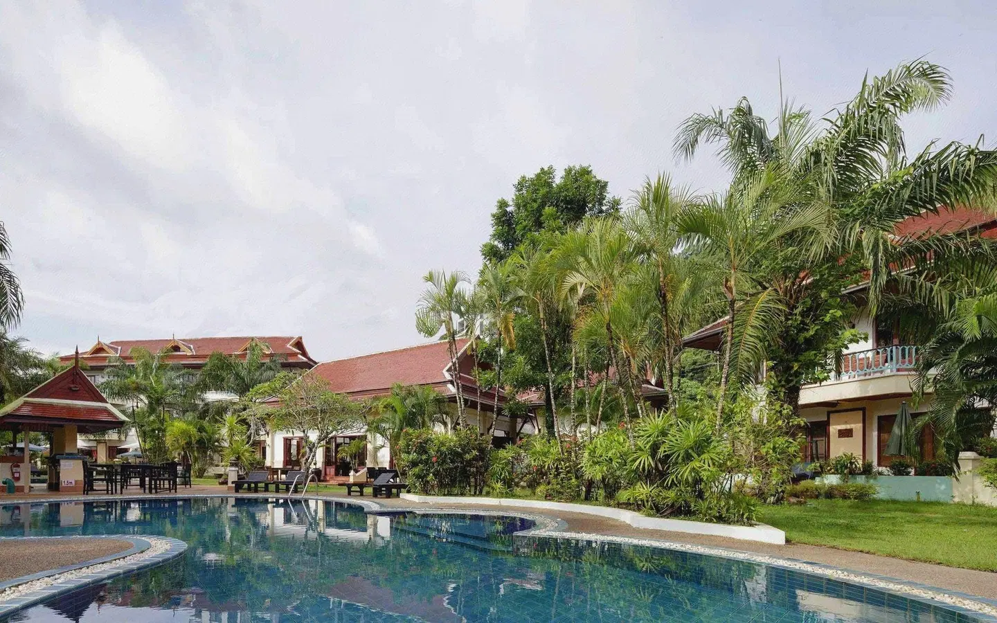 The Pe La Resort OUTDOOR_POOL