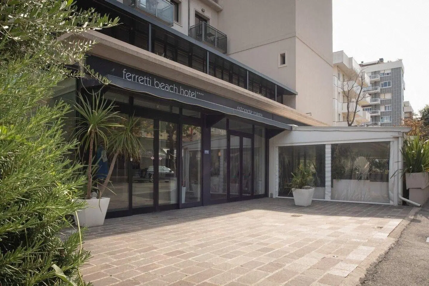 Ferretti Beach Hotel EXTERIOR