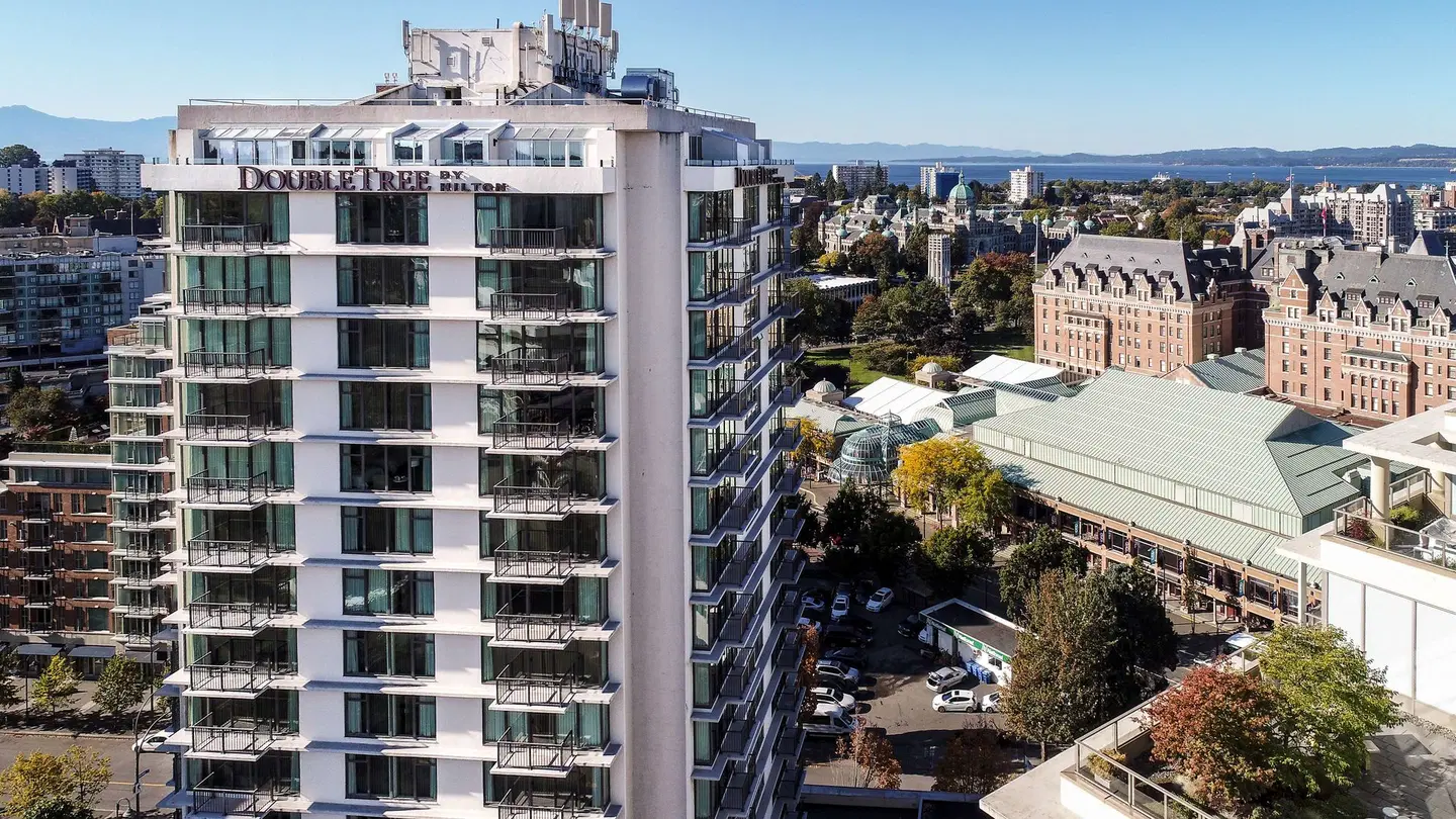 DoubleTree by Hilton Hotel & Suites Victoria EXTERIOR