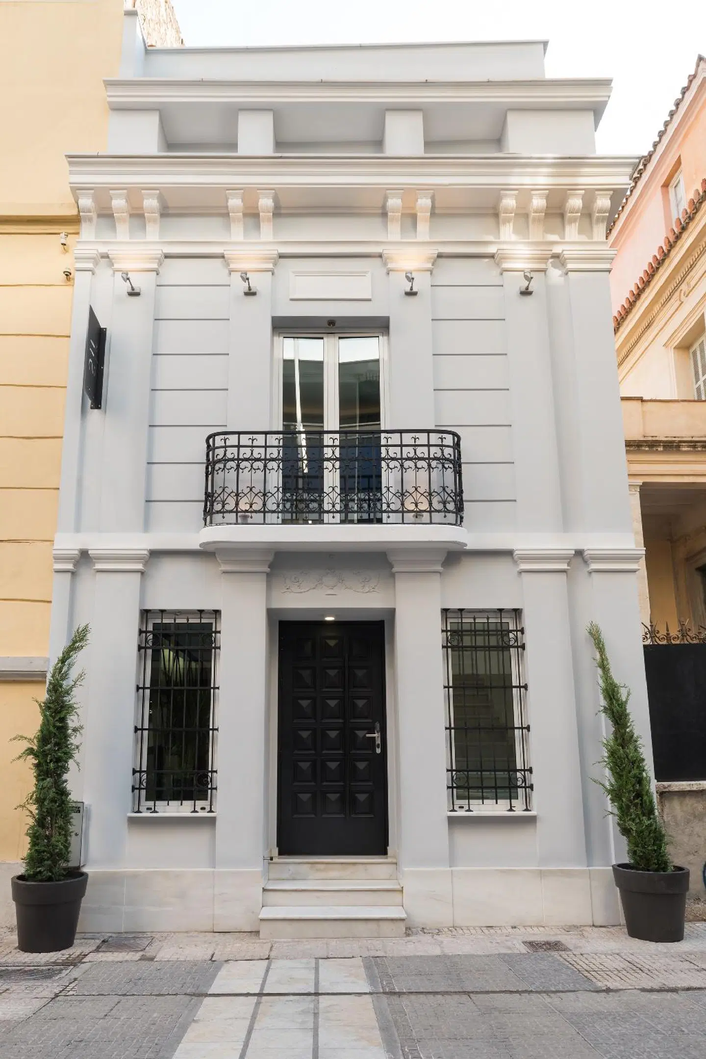 Sir Athens EXTERIOR