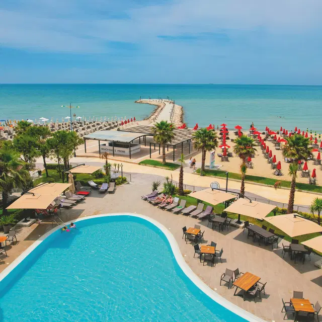 Supreme Hotel OUTDOOR_POOL