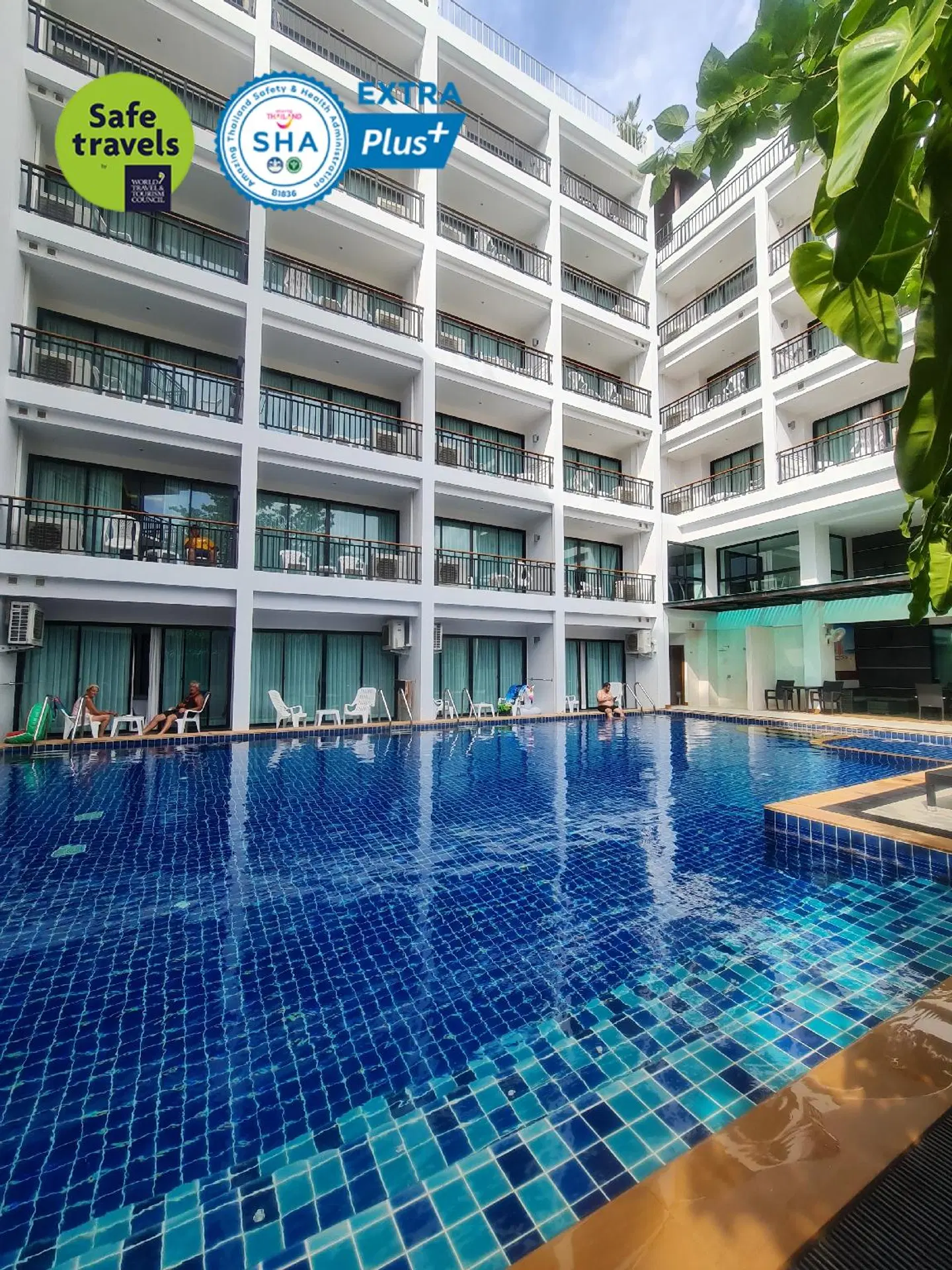 Paripas Patong Resort OUTDOOR_POOL
