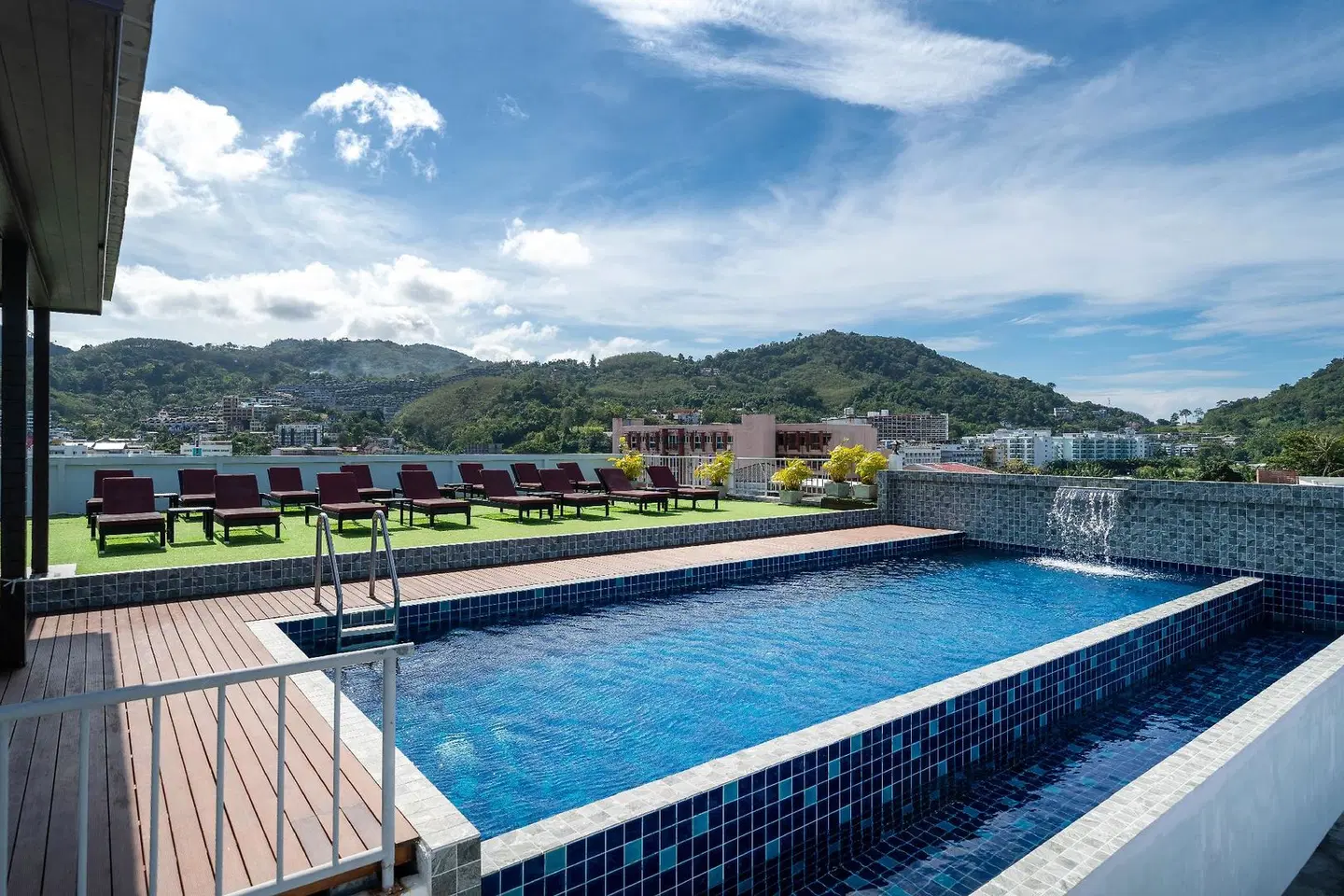 Paripas Patong Resort OUTDOOR_POOL