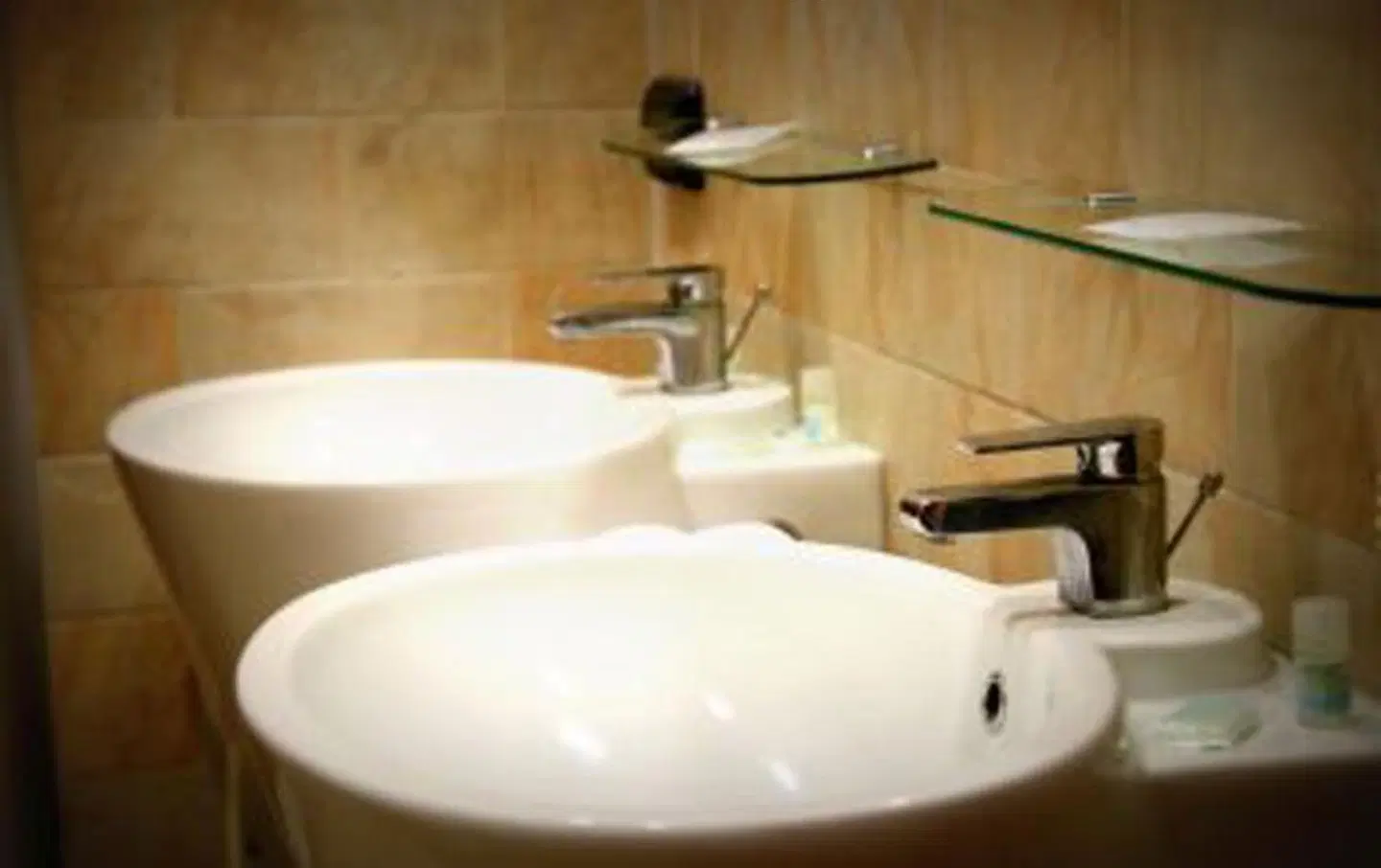 Hotel Diamond BATHROOM