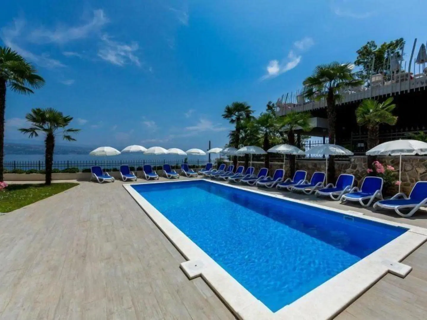 Hotel Domino OUTDOOR_POOL