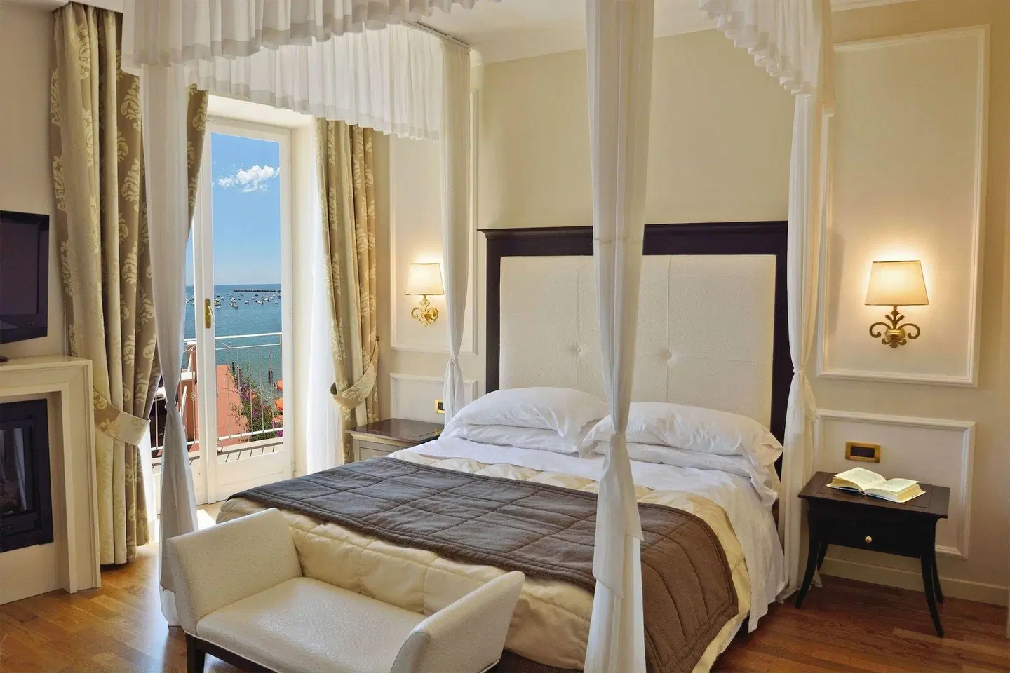 Miramare ROOM_EXAMPLE