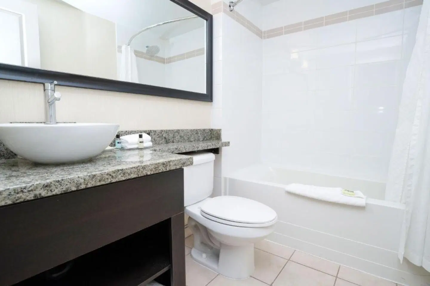 Sandman Hotel & Suites Calgary West Badezimmer
