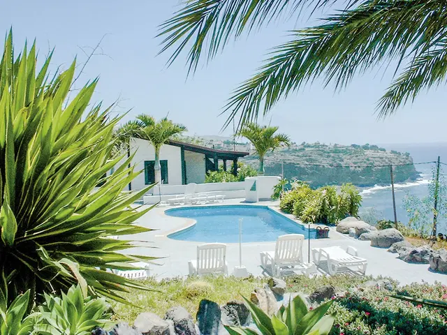 Apartamentos Santa Ana OUTDOOR_POOL