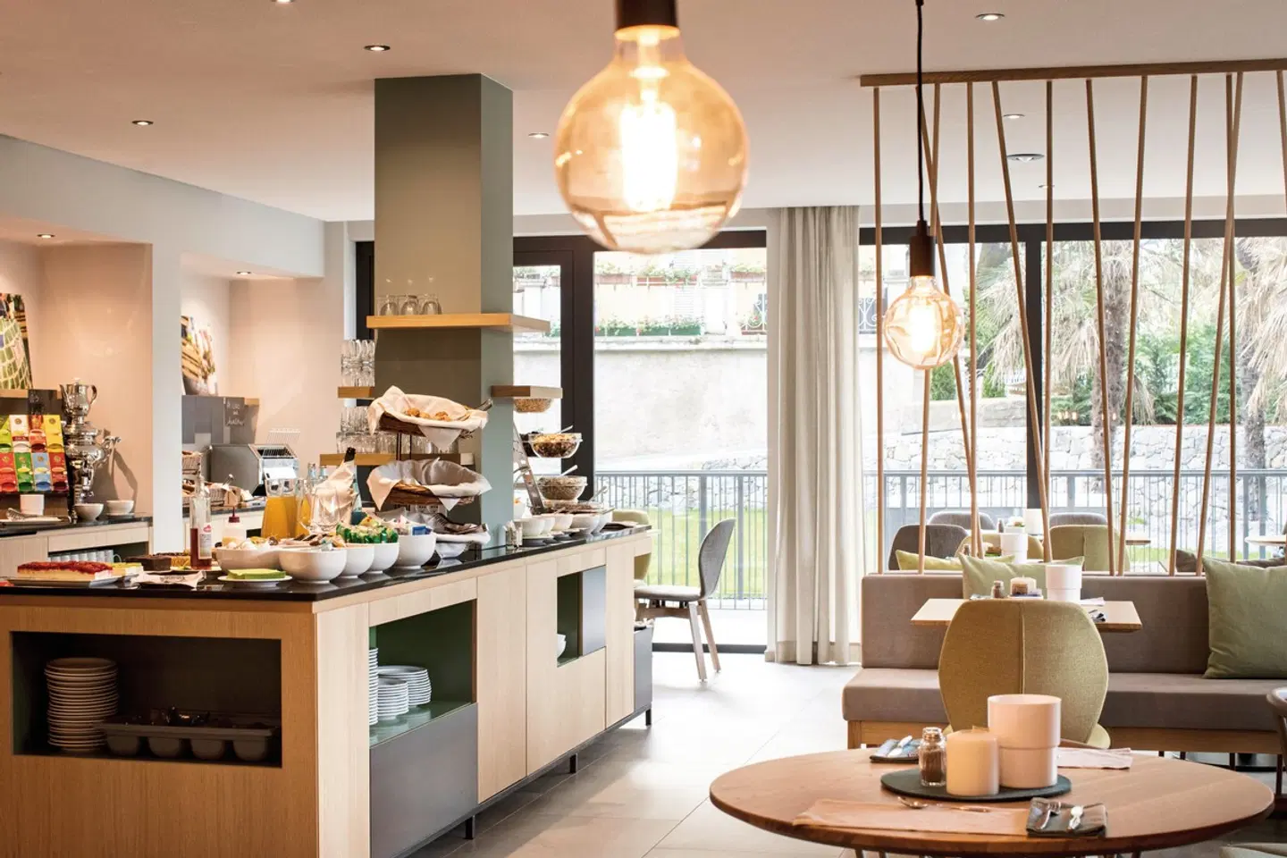 Flora Hotel & Suites Restaurant