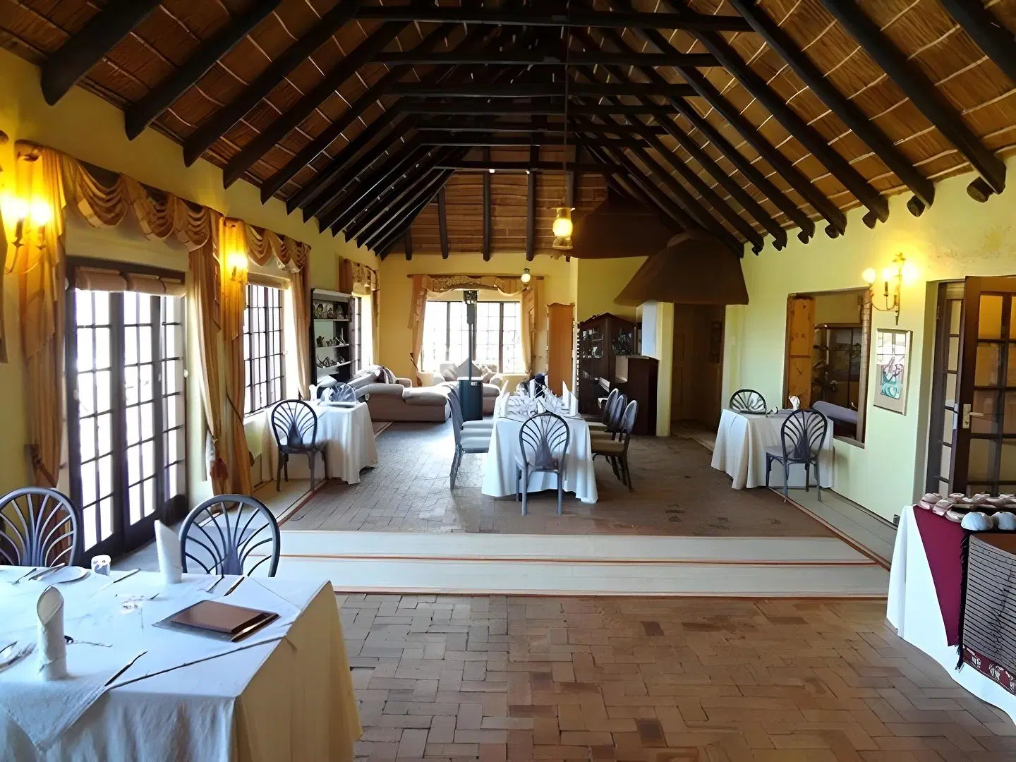 Wild Rose Country Lodge LOUNGE_LOBBY
