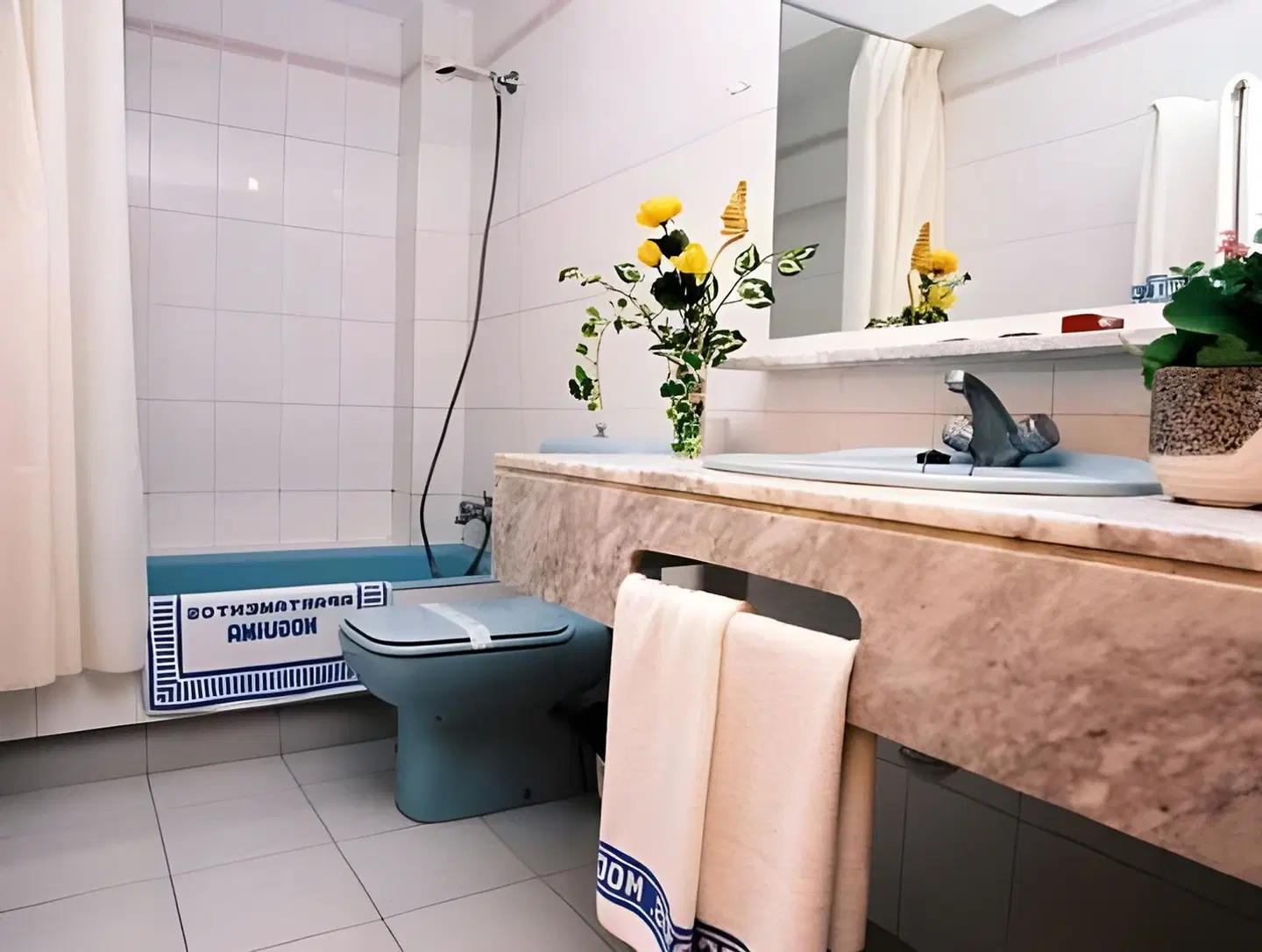 Moguima Apartamentos Badezimmer