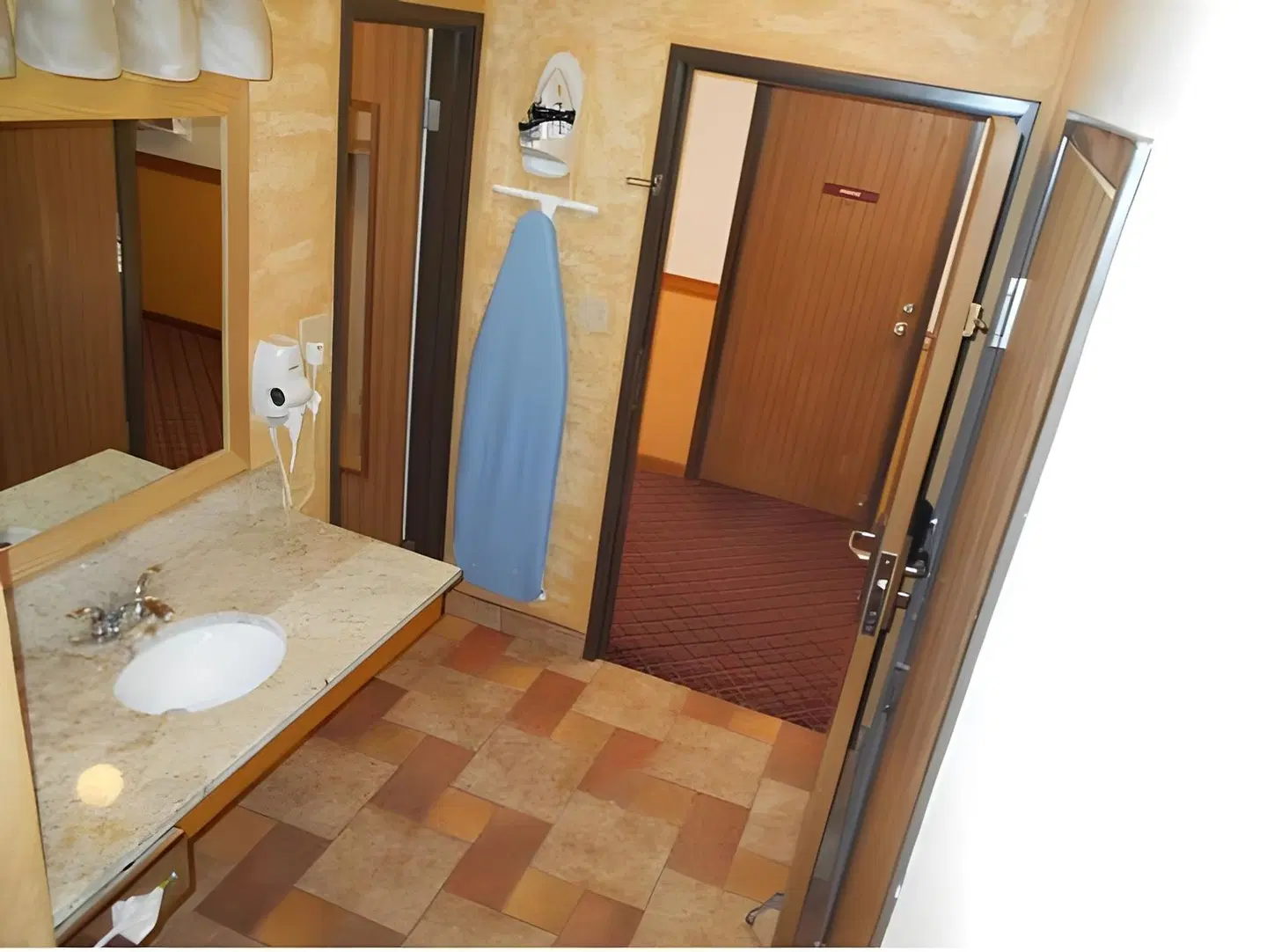 The Alpine Inn & Suites Badezimmer