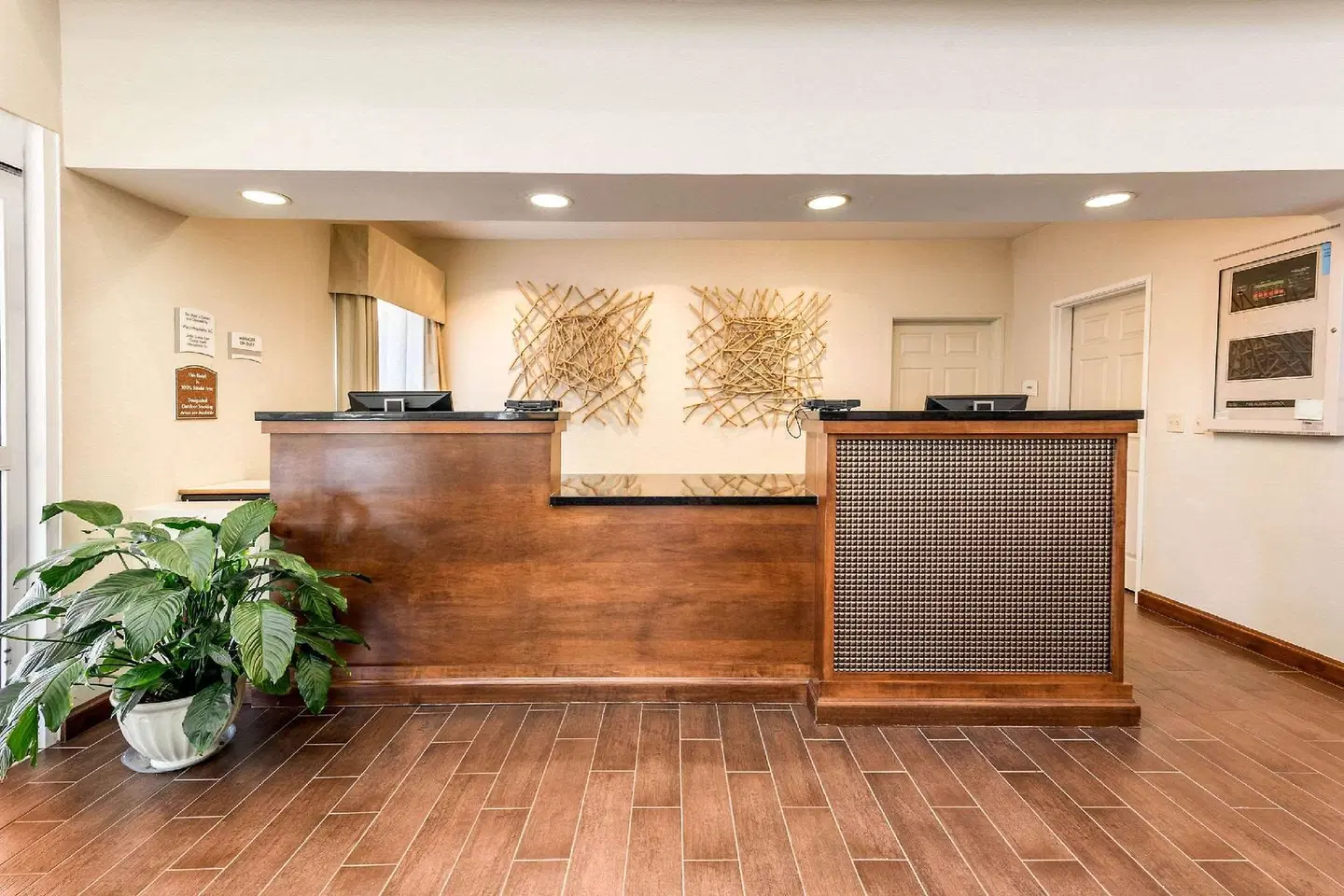 Quality Inn & Suites Fort Collins LOUNGE_LOBBY