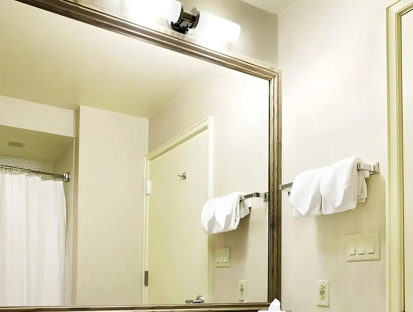 DoubleTree by Hilton Colorado Springs Badezimmer