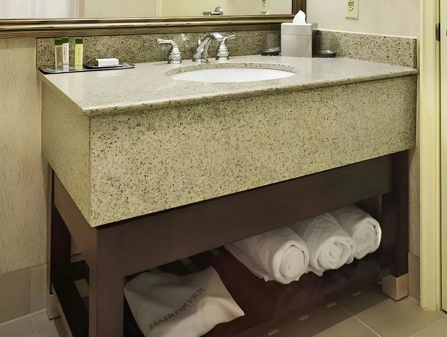 DoubleTree by Hilton Colorado Springs Badezimmer