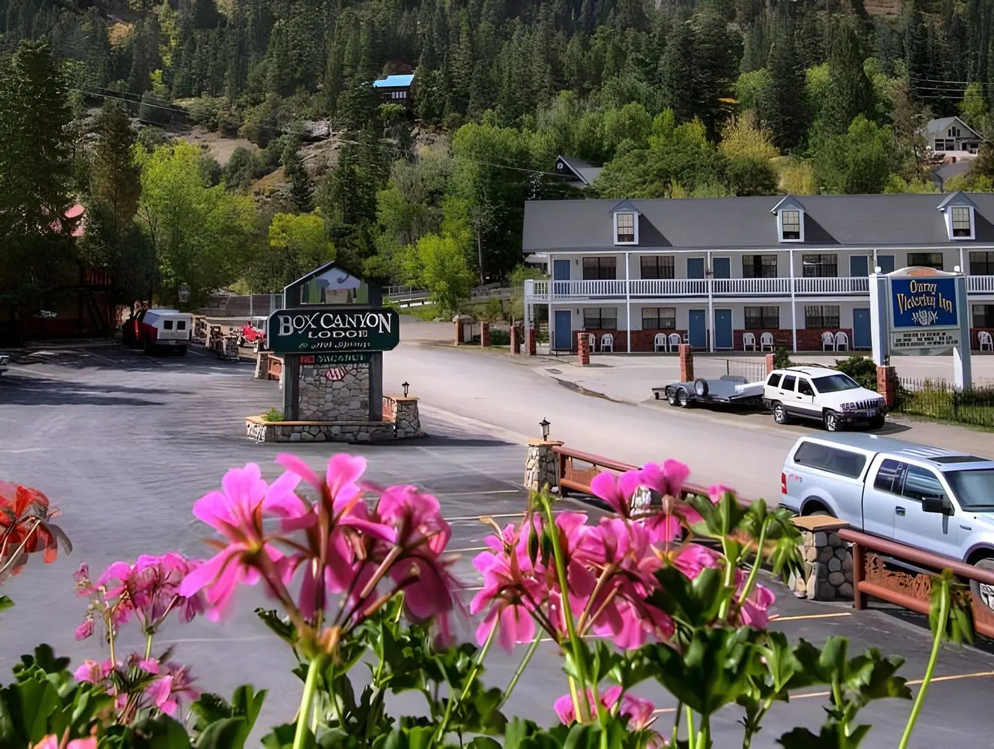 Box Canyon Lodge and Hot Springs EXTERIOR