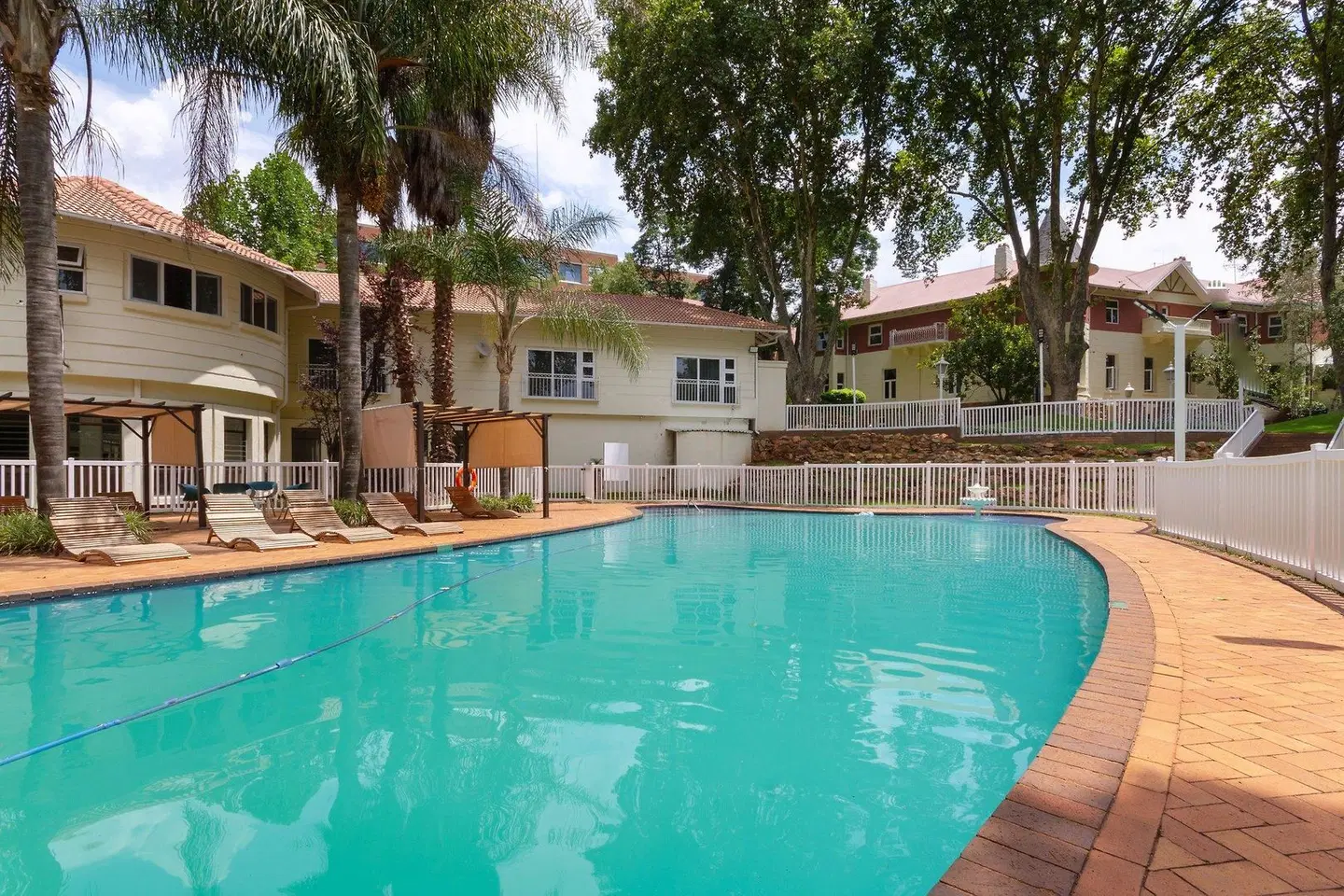 Holiday Inn Johannesburg Sunnyside Park by IHG OUTDOOR_POOL