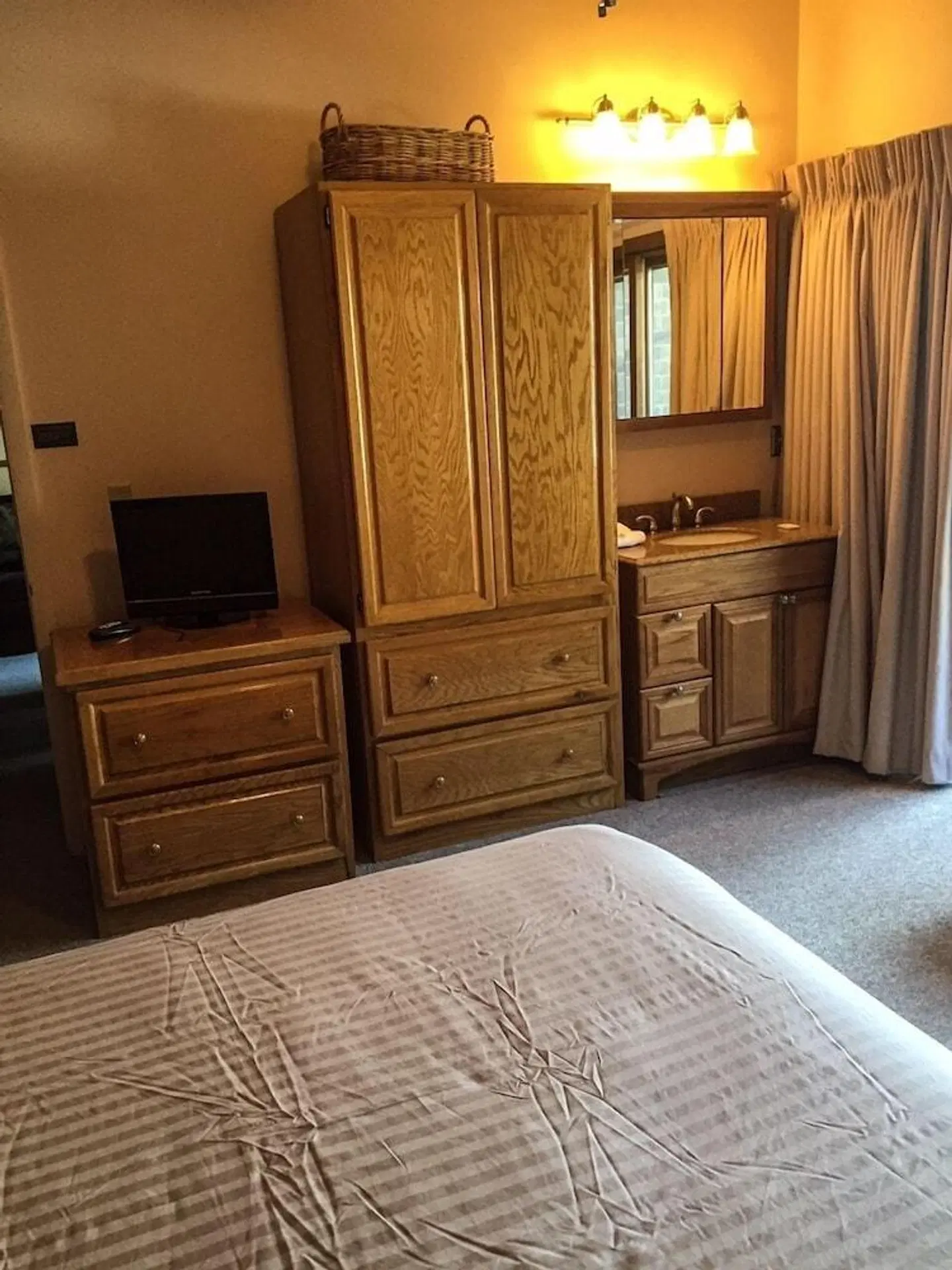 Shadow Mountain Lodge ROOM_EXAMPLE