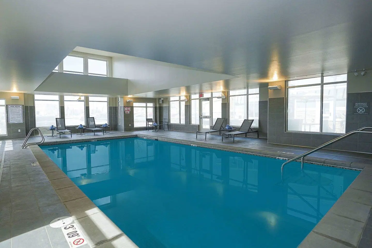 Residence Inn by Marriott Colorado Springs First & Main Hallenbad