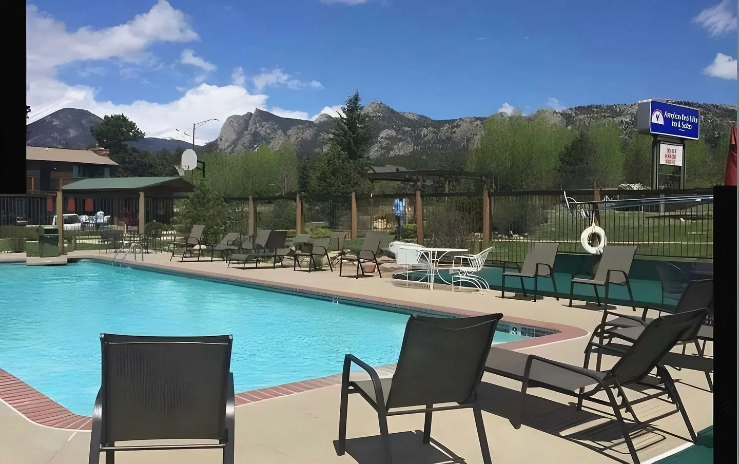 Blue Door Inn OUTDOOR_POOL