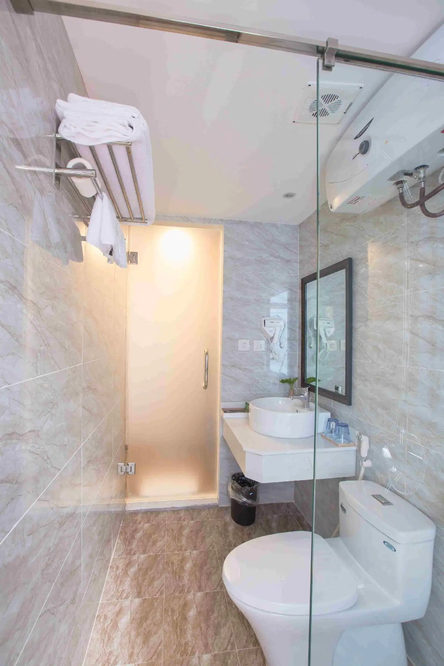 Dinh Ami Hanoi Hotel Badezimmer