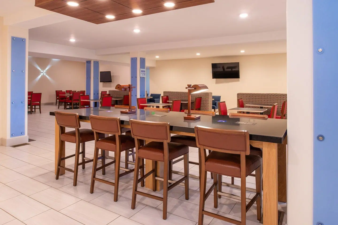 Holiday Inn Express & Suites Gunnison by IHG Bar