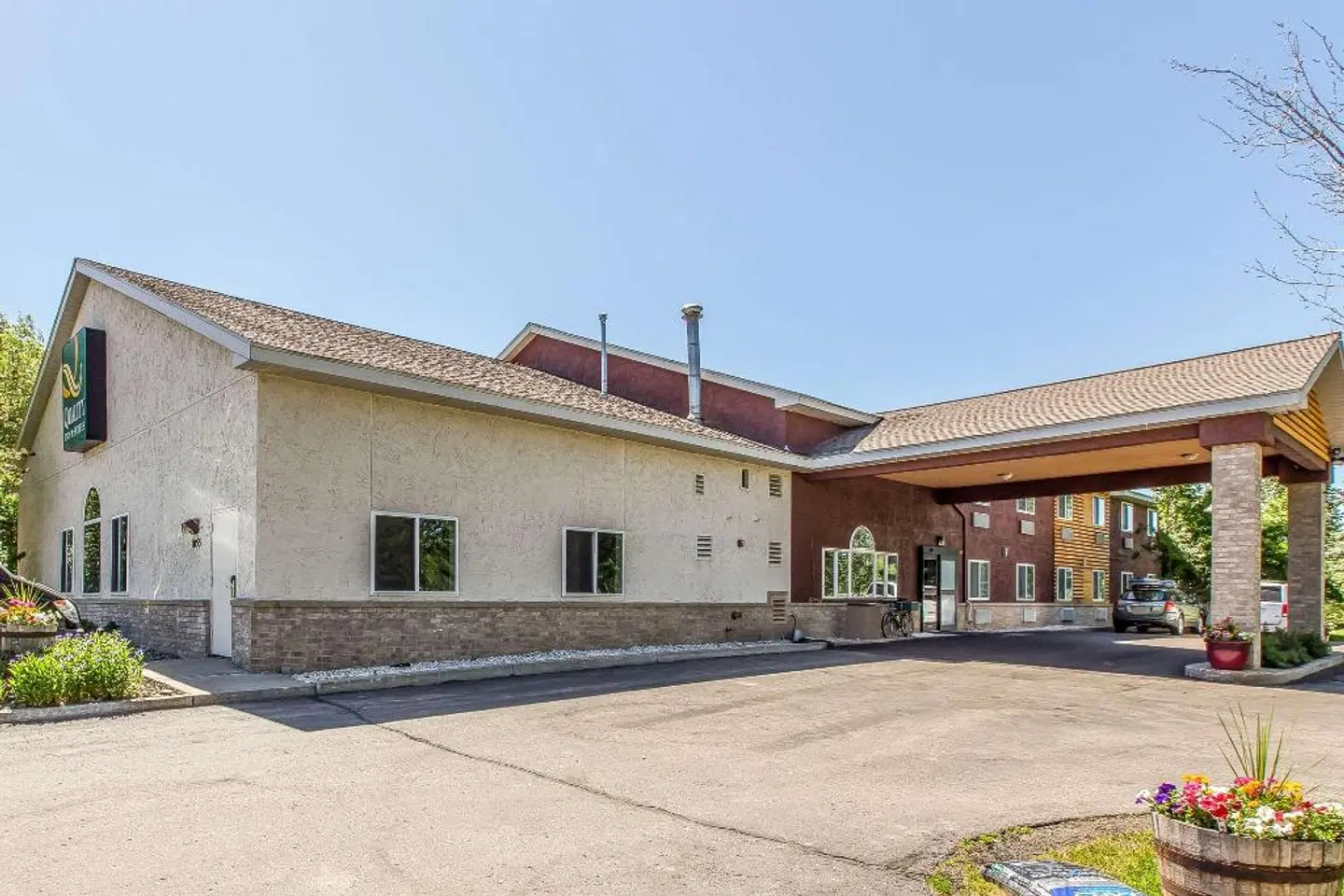 Quality Inn & Suites Steamboat Springs EXTERIOR