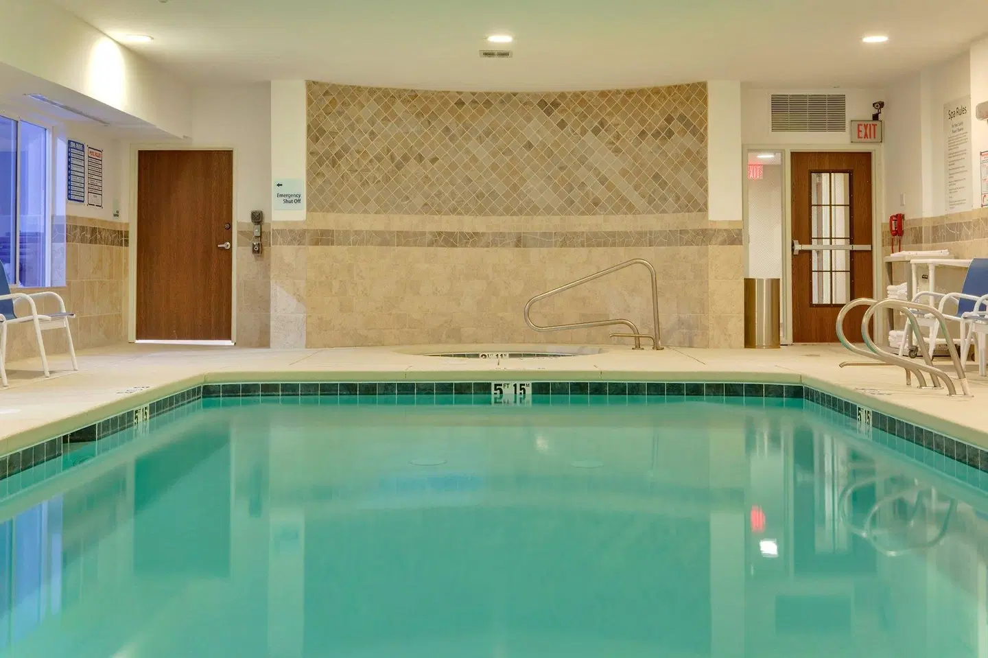 Holiday Inn Express & Suites Albuquerque Airport by IHG Hallenbad