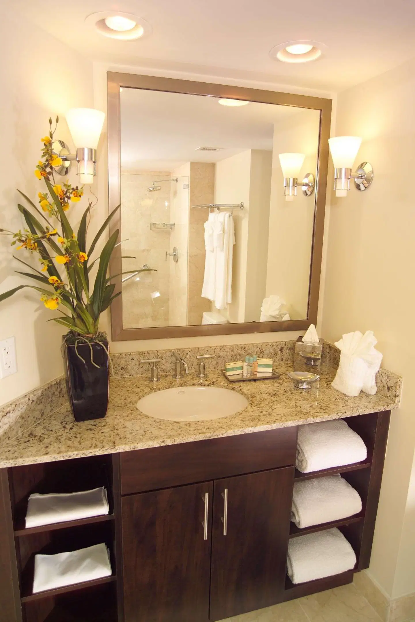 Gallery ONE - A DoubleTree Suites by Hilton Hotel Badezimmer