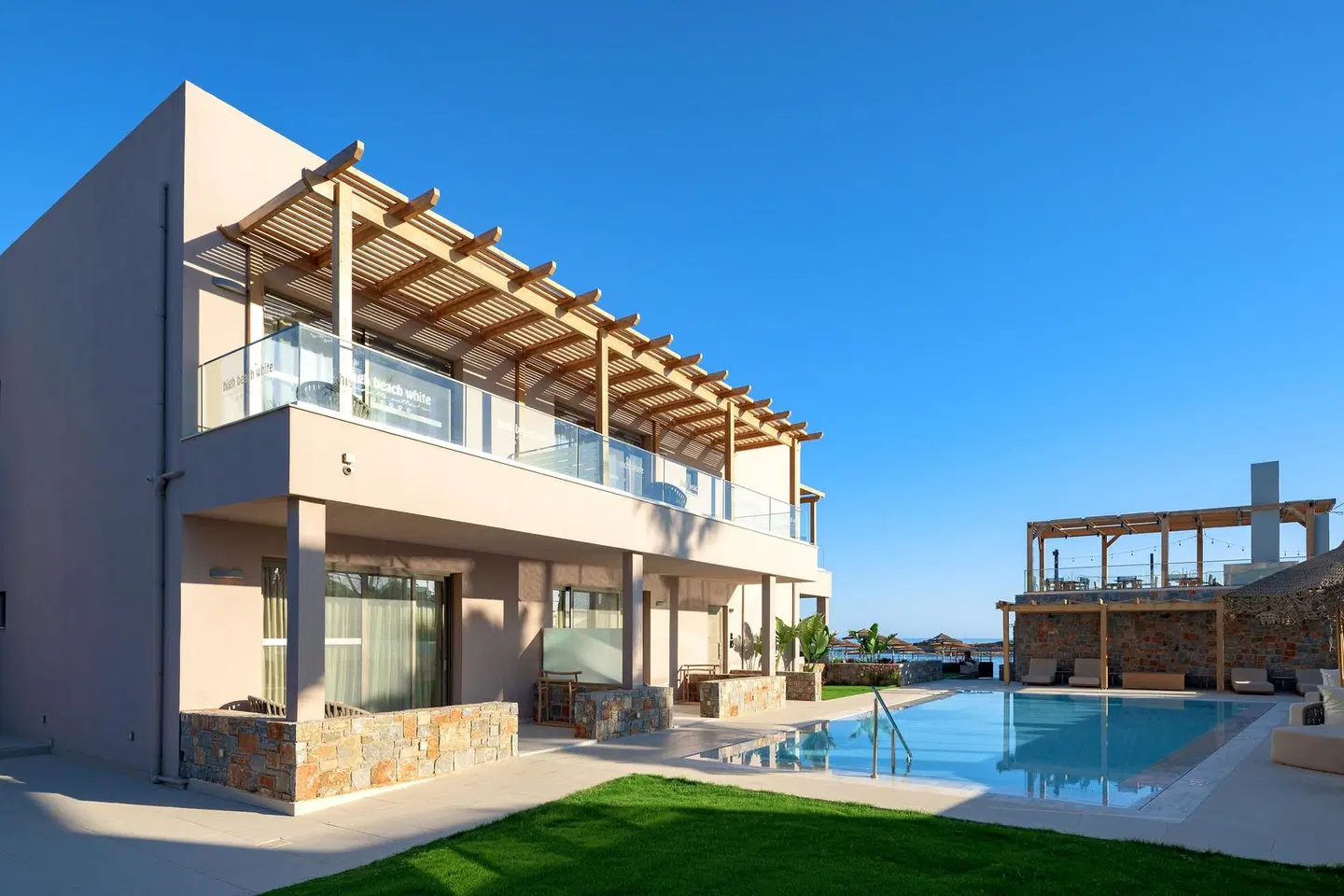 High Beach White EXTERIOR