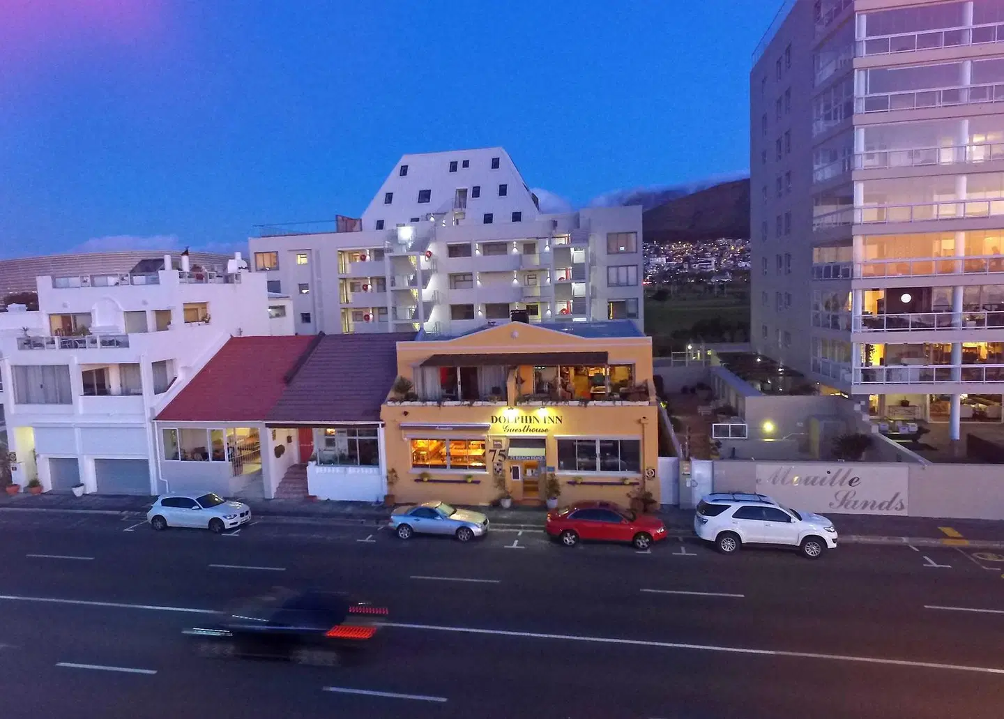 Dolphin Inn Guesthouse EXTERIOR