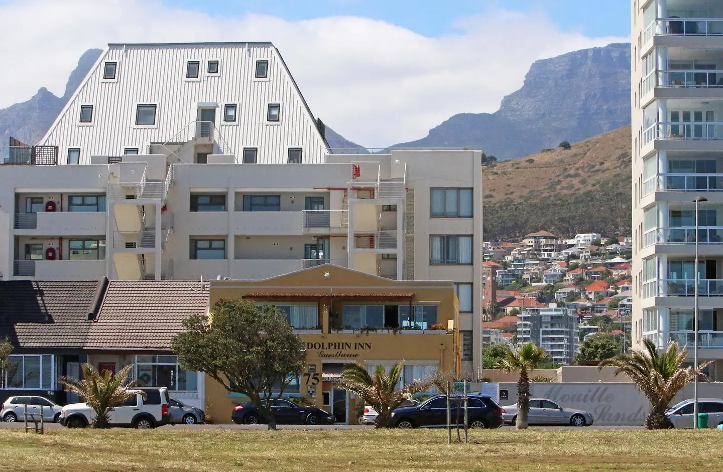 Dolphin Inn Guesthouse EXTERIOR