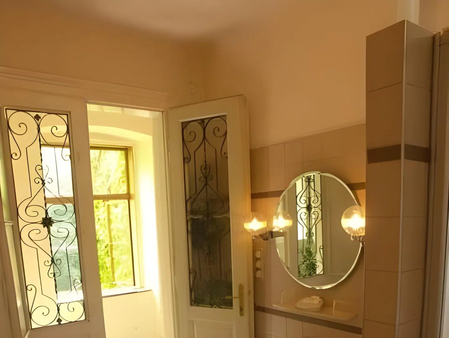 Fink Low Budget Rooms Badezimmer
