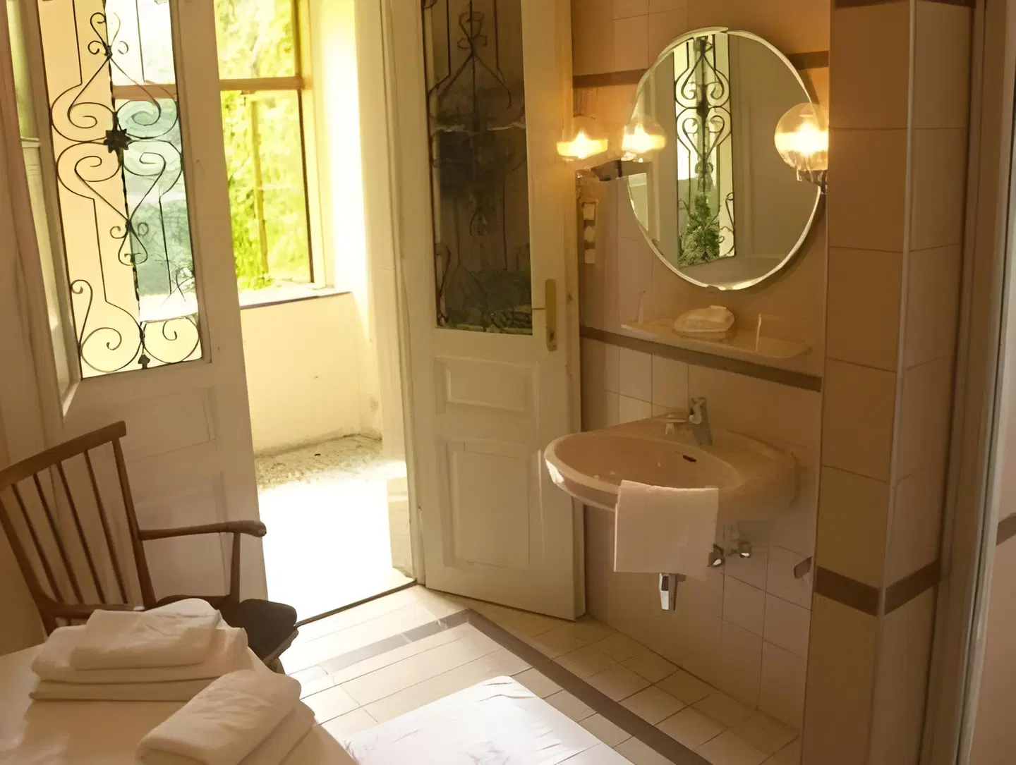 Fink Low Budget Rooms Badezimmer