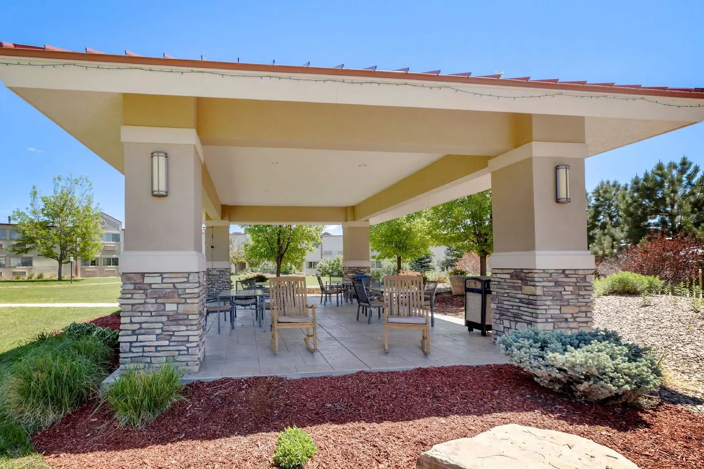 Best Western Plus Crossroads Inn and Conference Center EXTERIOR