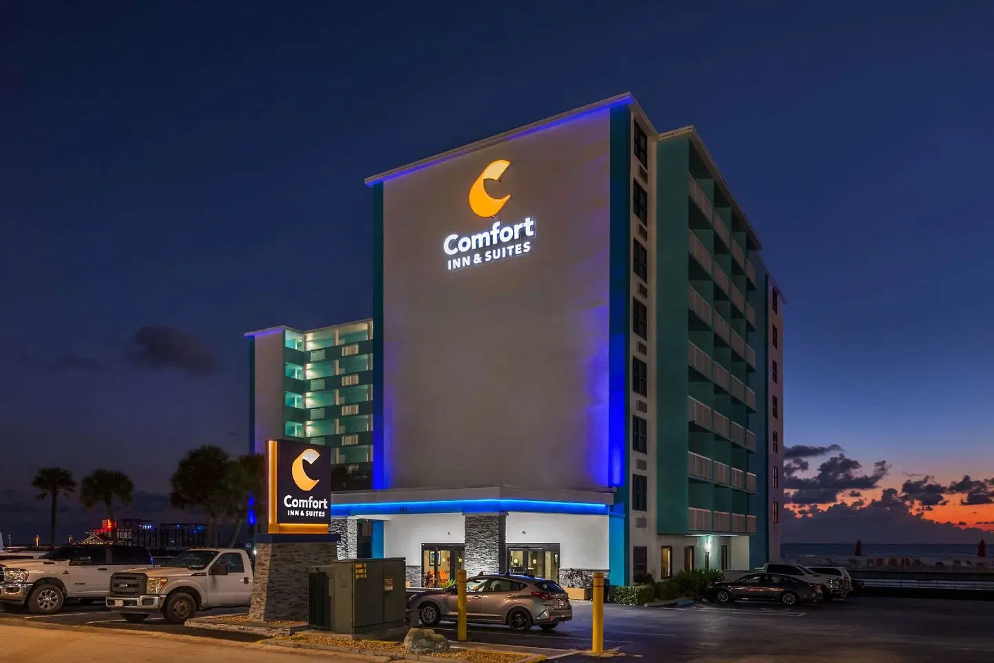 Comfort Inn & Suites Daytona Beach Oceanfront EXTERIOR