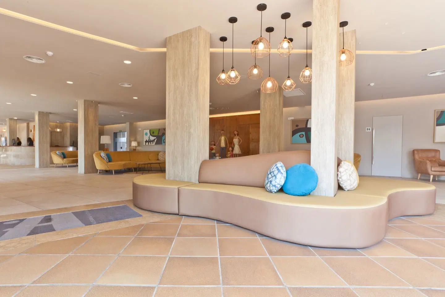 FERGUS Pineda Splash LOUNGE_LOBBY