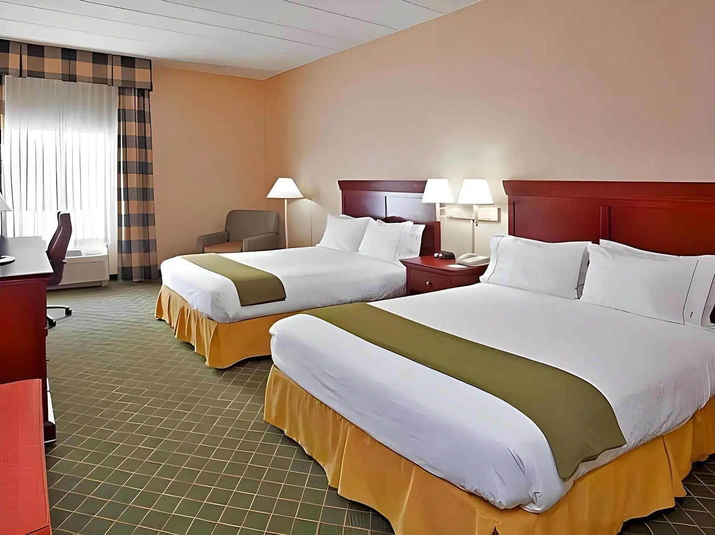 Holiday Inn Express & Suites Dayton-Huber Heights by IHG ROOM_EXAMPLE