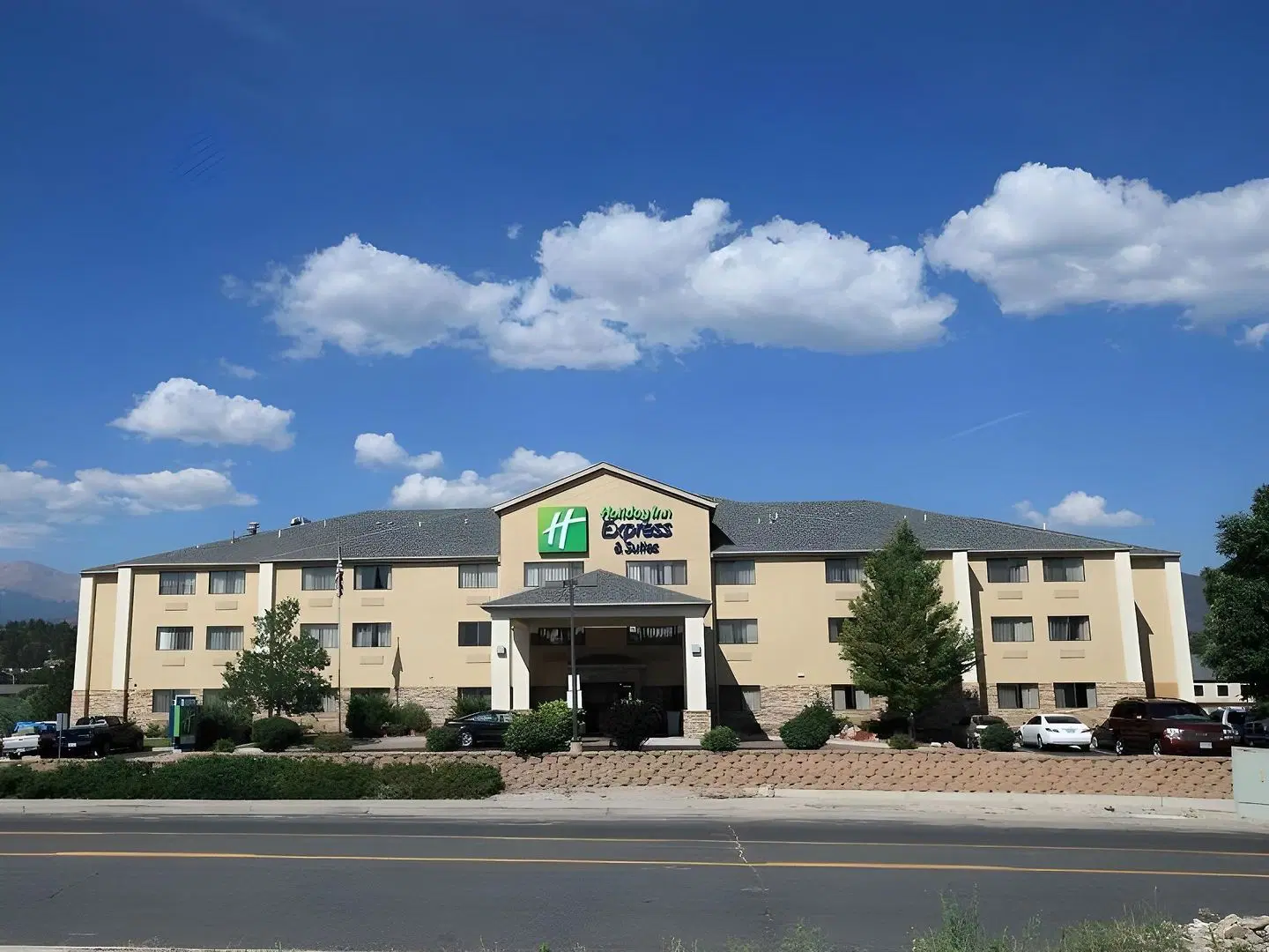Holiday Inn Express & Suites Colorado Springs North by IHG EXTERIOR