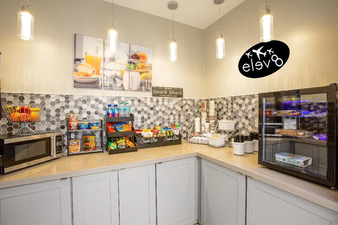 Super 8 by Wyndham Inglewood/LAX/LA Airport BAR