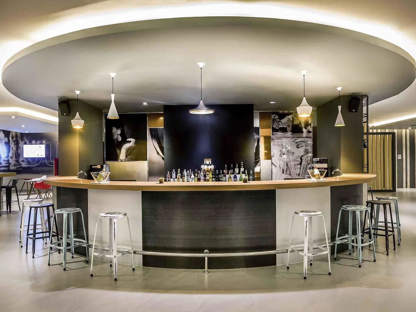 ibis Bangkok IMPACT Bar