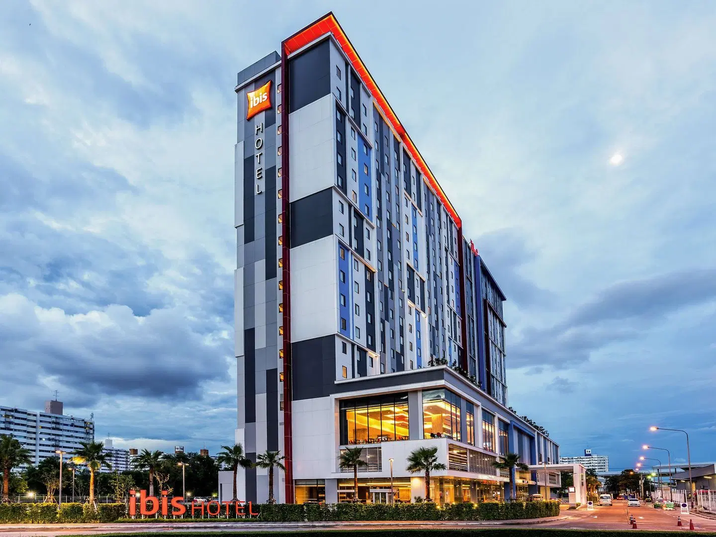 ibis Bangkok IMPACT EXTERIOR